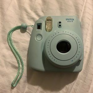 Polaroid Camera: Instax mini 8